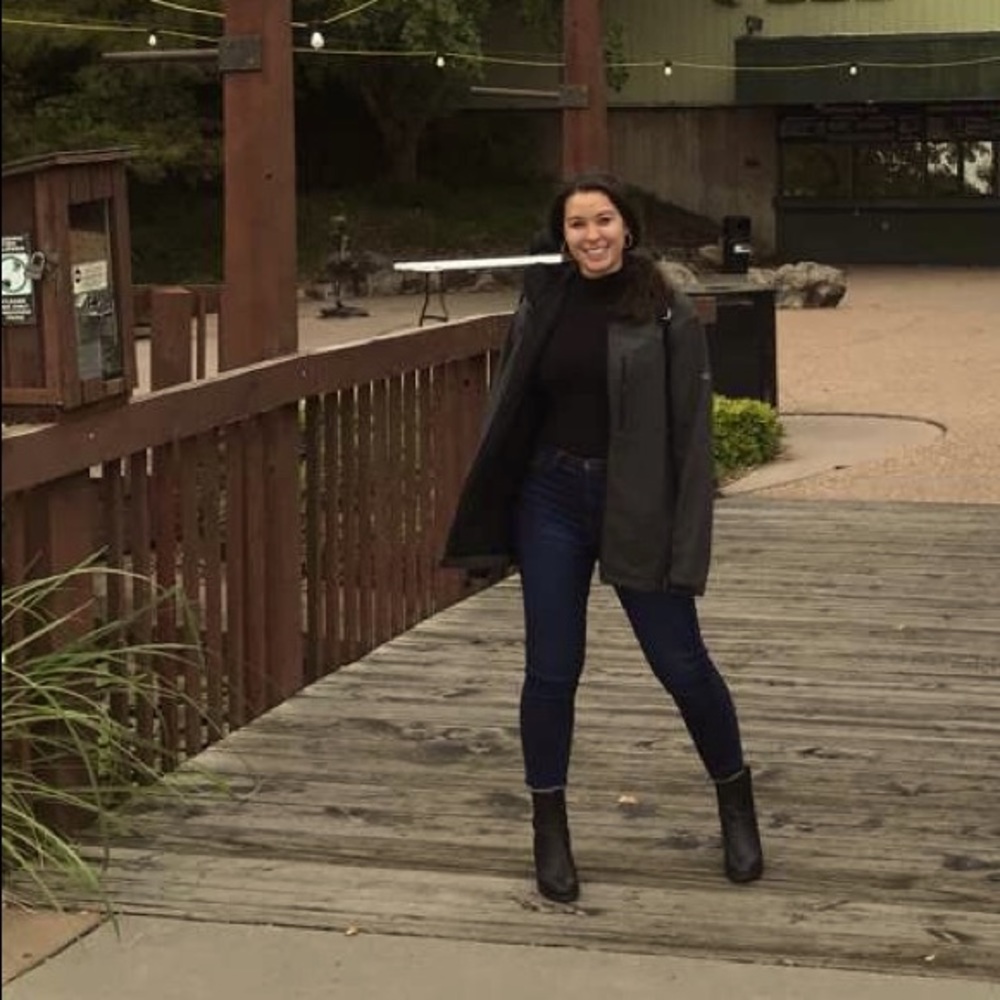 Meet your Posher, Danielle